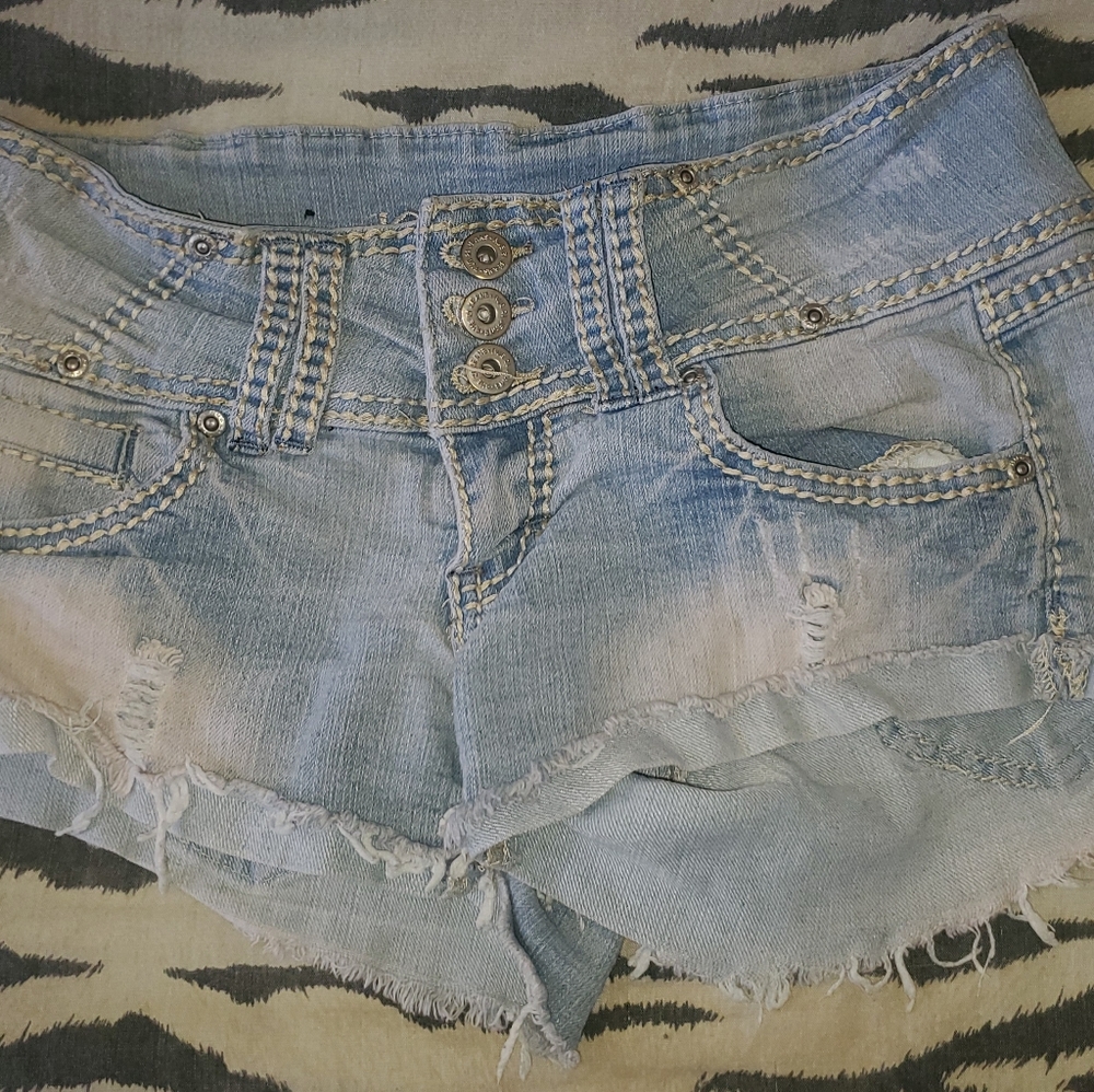 Stretchy short shorts